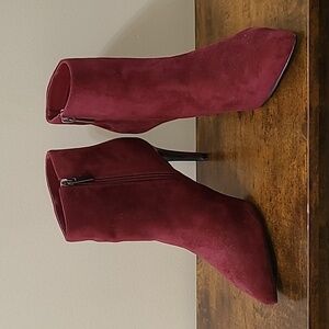 NWOT Shu Shop women's burgandy suede boots with snakeskin heels size 9
